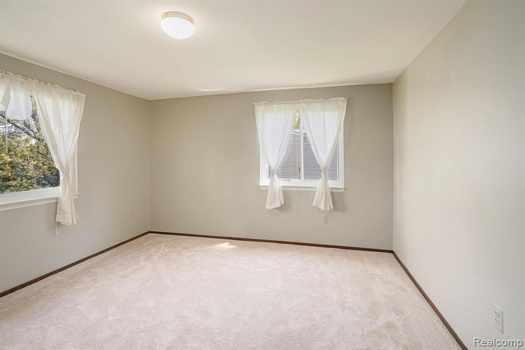 691 Abbey Court Rochester Hills, MI 48307 - Photo 30 of 39