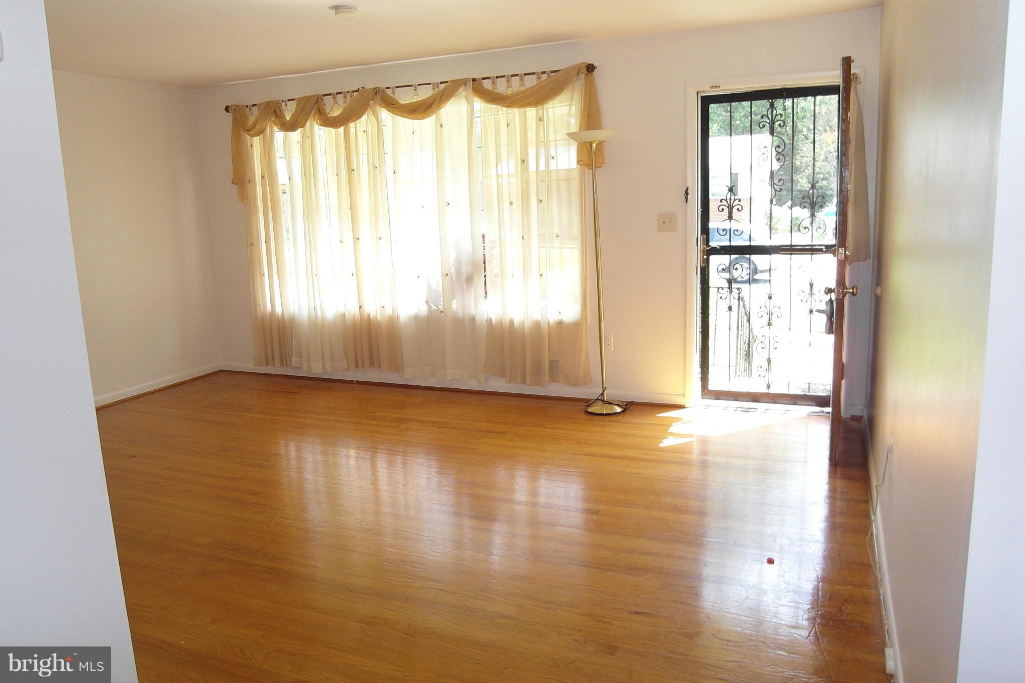 6757 Ransome Drive Baltimore, MD 21207 - Photo 2 of 18 Living Room