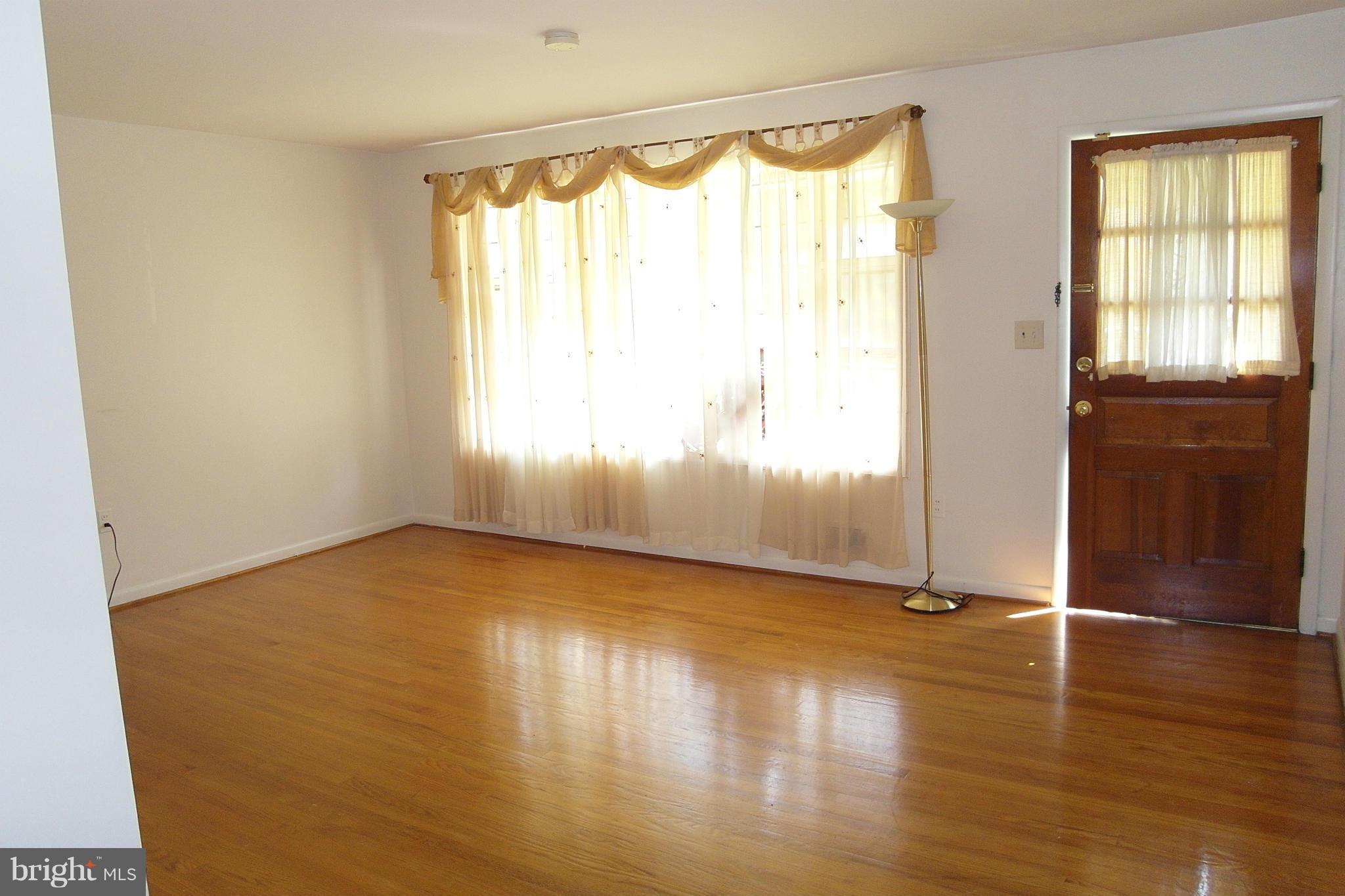 6757 Ransome Drive Baltimore, MD 21207 - Photo 3 of 18 Living Room