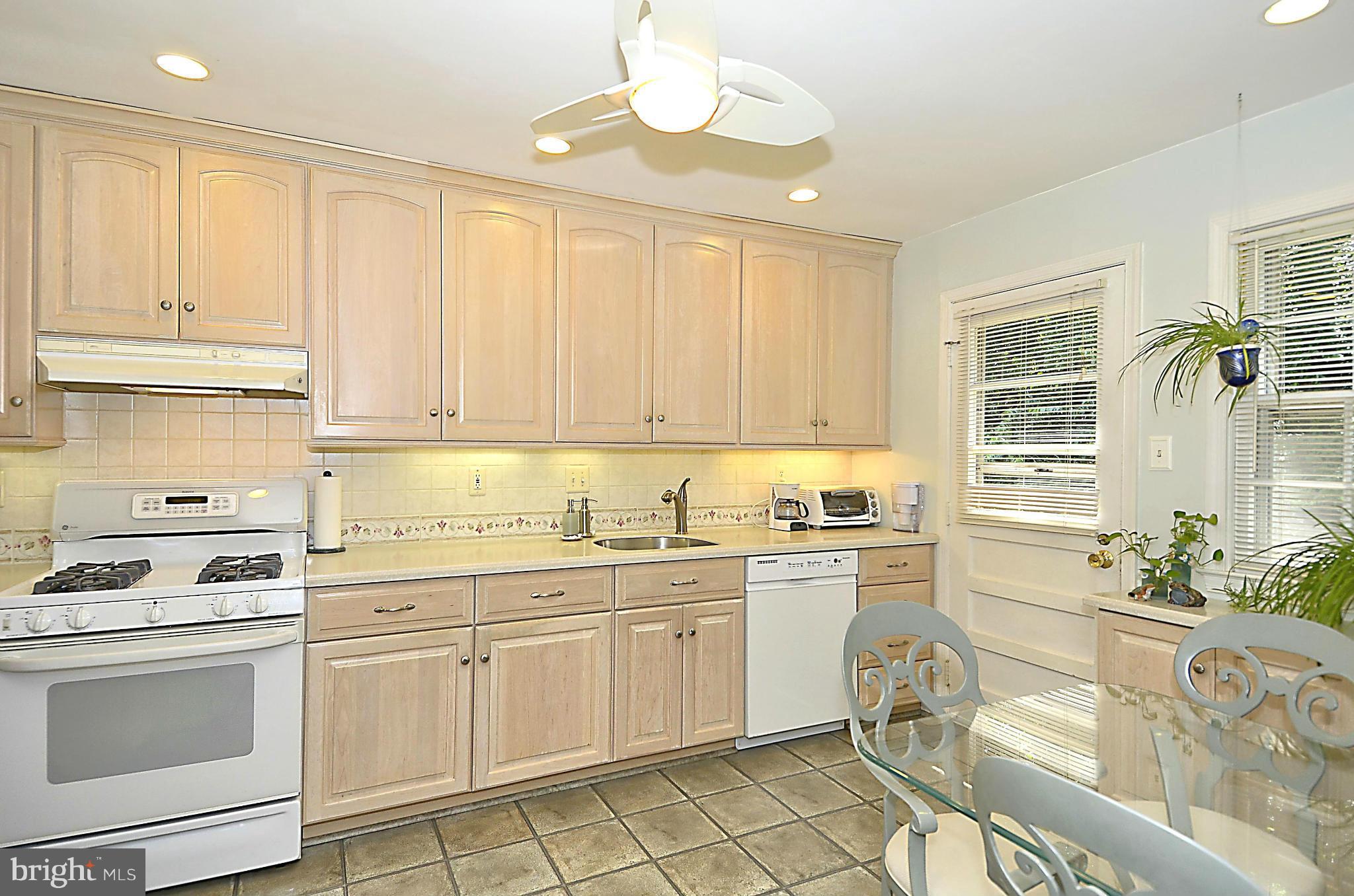 628 Kenbrook Drive Silver Spring, MD 20902 - Photo 12 of 30 Kitchen
