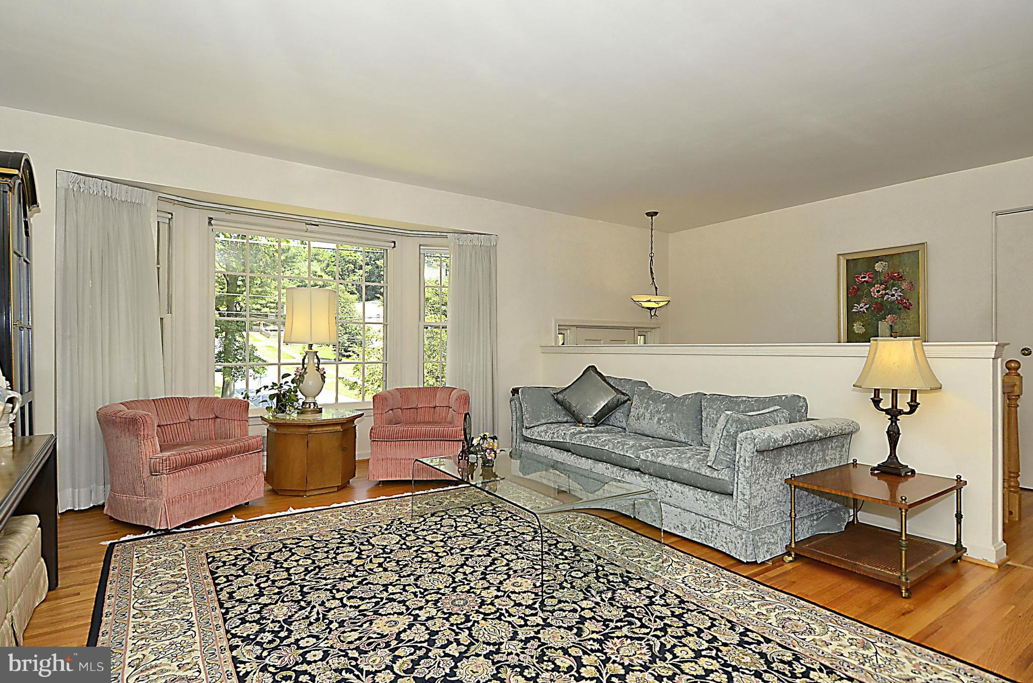 628 Kenbrook Drive Silver Spring, MD 20902 - Photo 8 of 30 Living Room