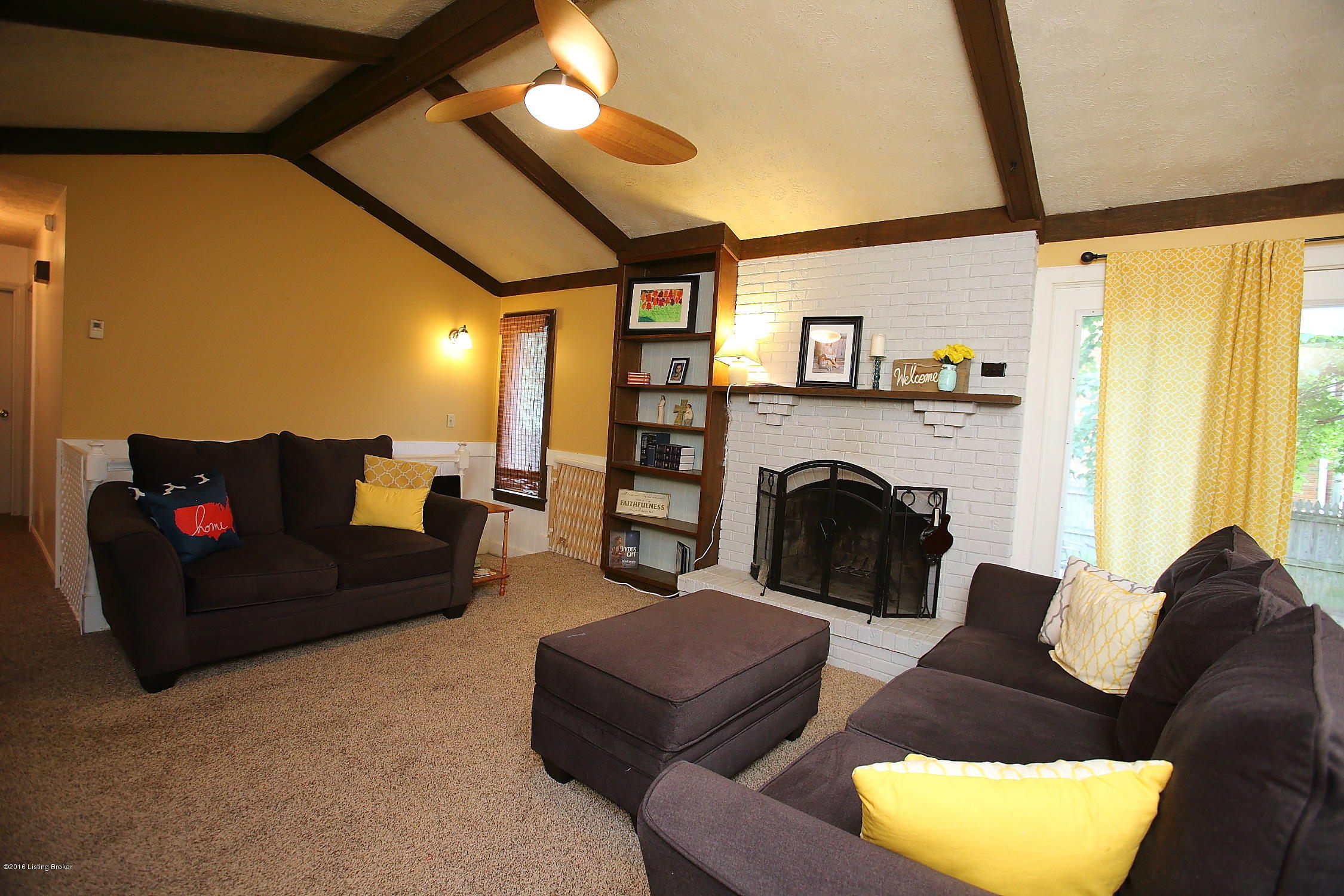 8137 Rochelle Road Louisville, KY 40228 - Photo 15 of 33 Family Room