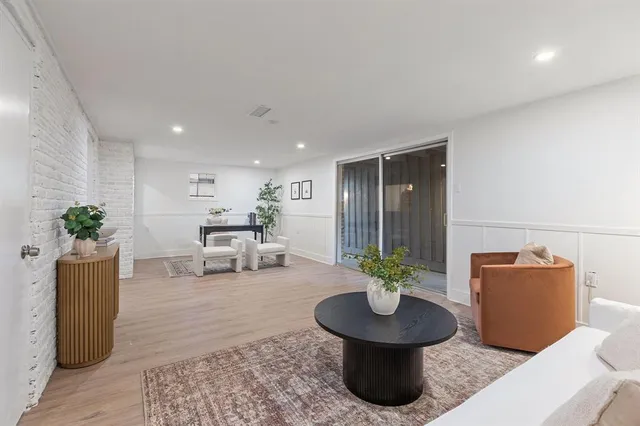 a view of a hallway with windows and entryway