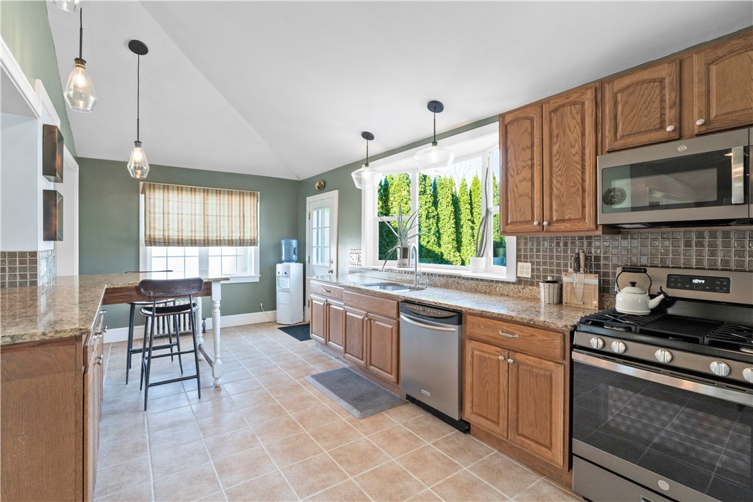 23 Pierce Street Westerly, RI 02891 - Photo 15 of 33 Gallery Image 15