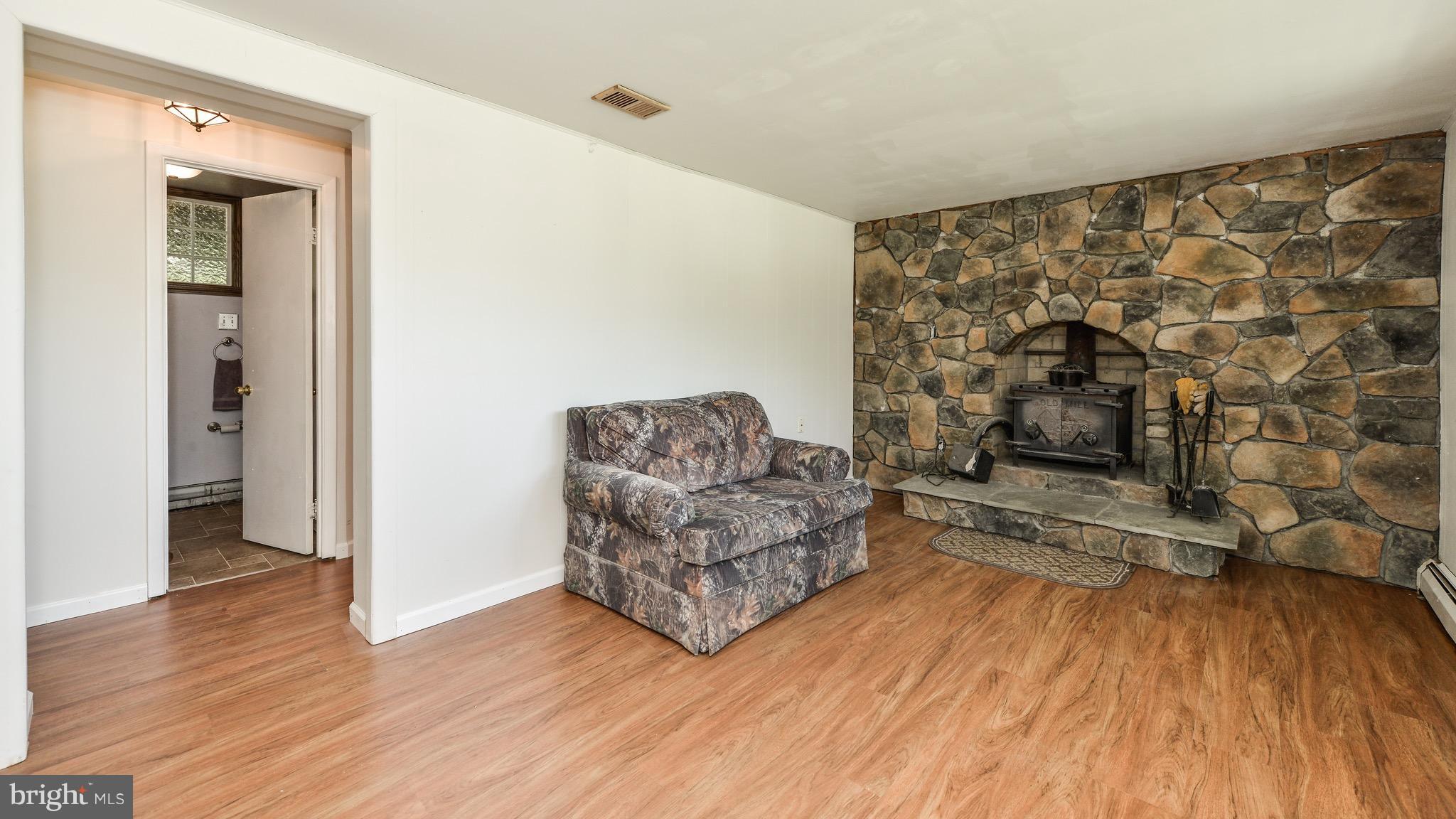 15142 Georgia Road Woodbridge, VA 22191 - Photo 1 of 30 Living Room