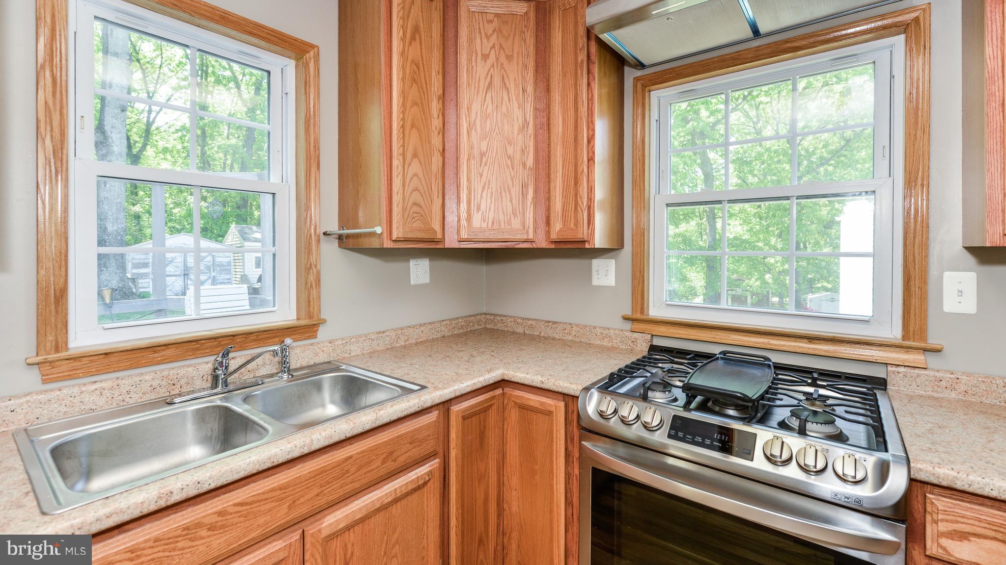 15142 Georgia Road Woodbridge, VA 22191 - Photo 11 of 30 Kitchen