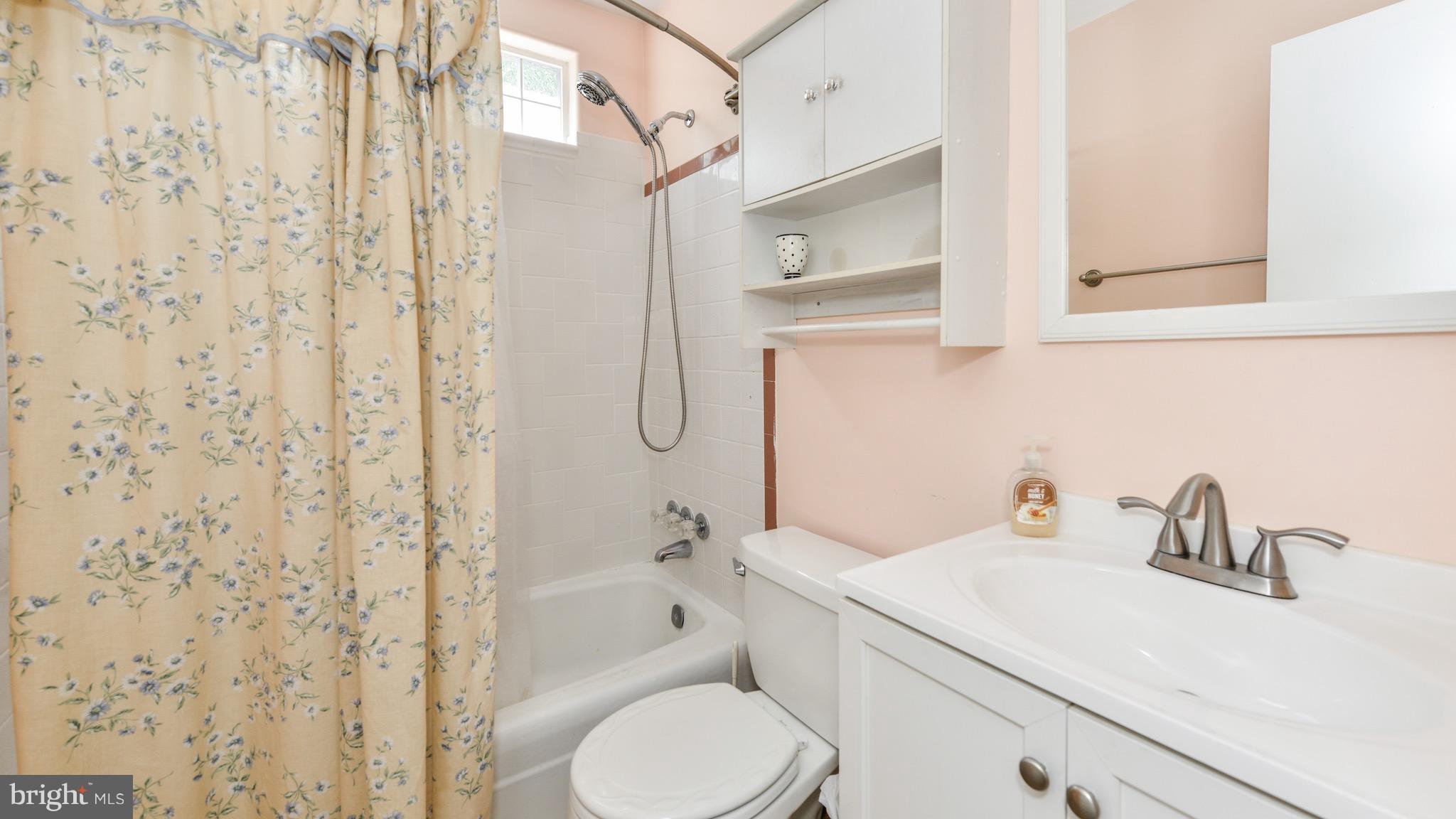 15142 Georgia Road Woodbridge, VA 22191 - Photo 16 of 30 Bath 1