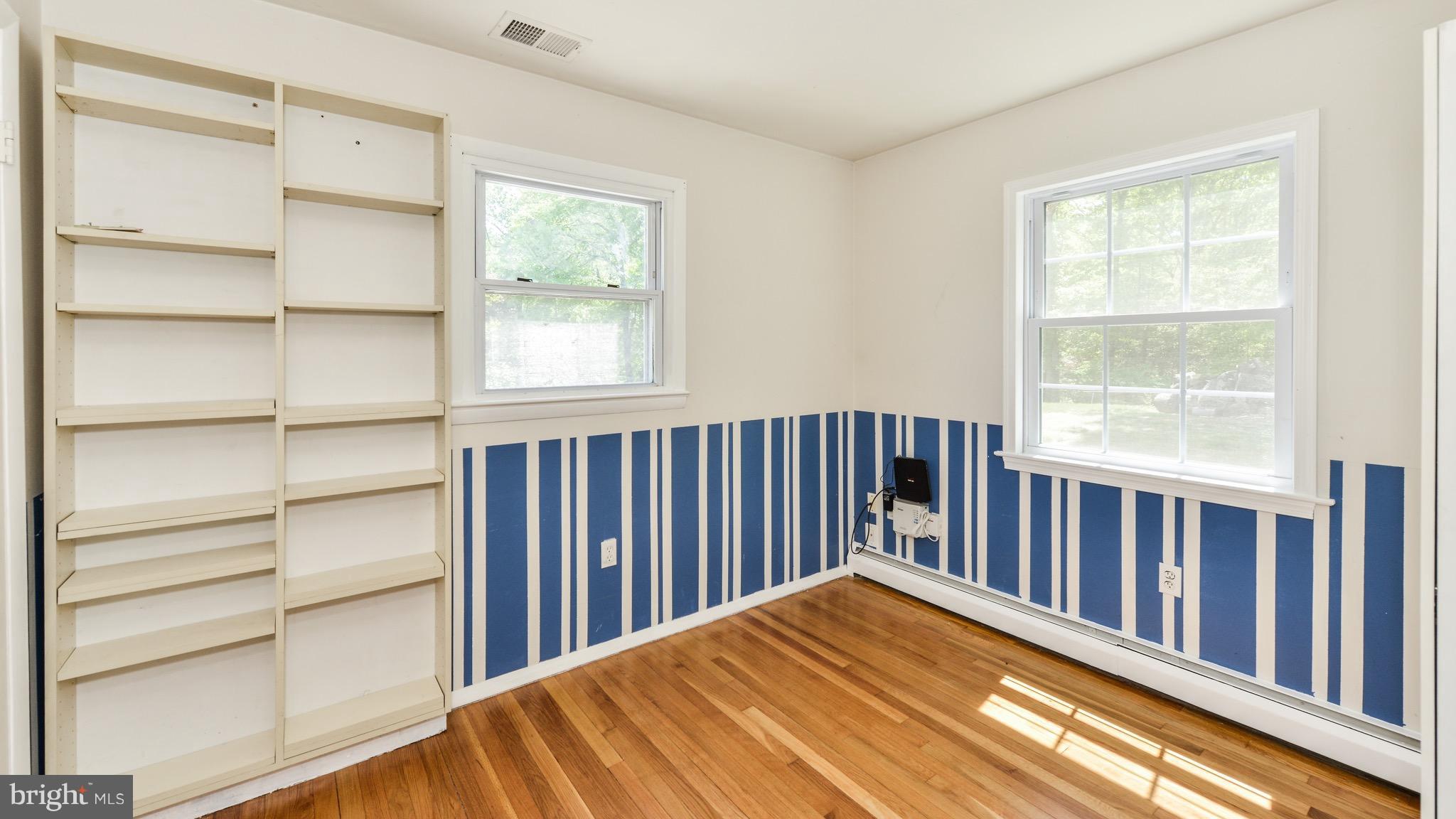 15142 Georgia Road Woodbridge, VA 22191 - Photo 17 of 30 Bedroom