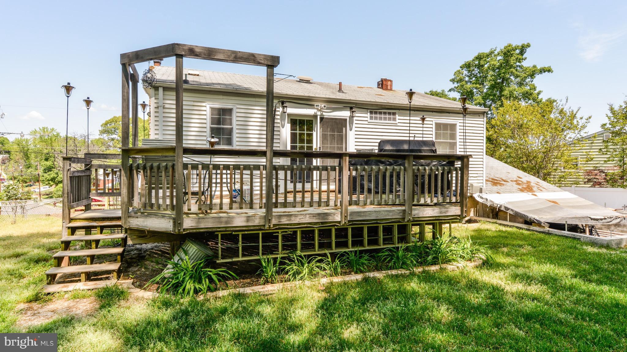15142 Georgia Road Woodbridge, VA 22191 - Photo 25 of 30 Exterior (Rear)