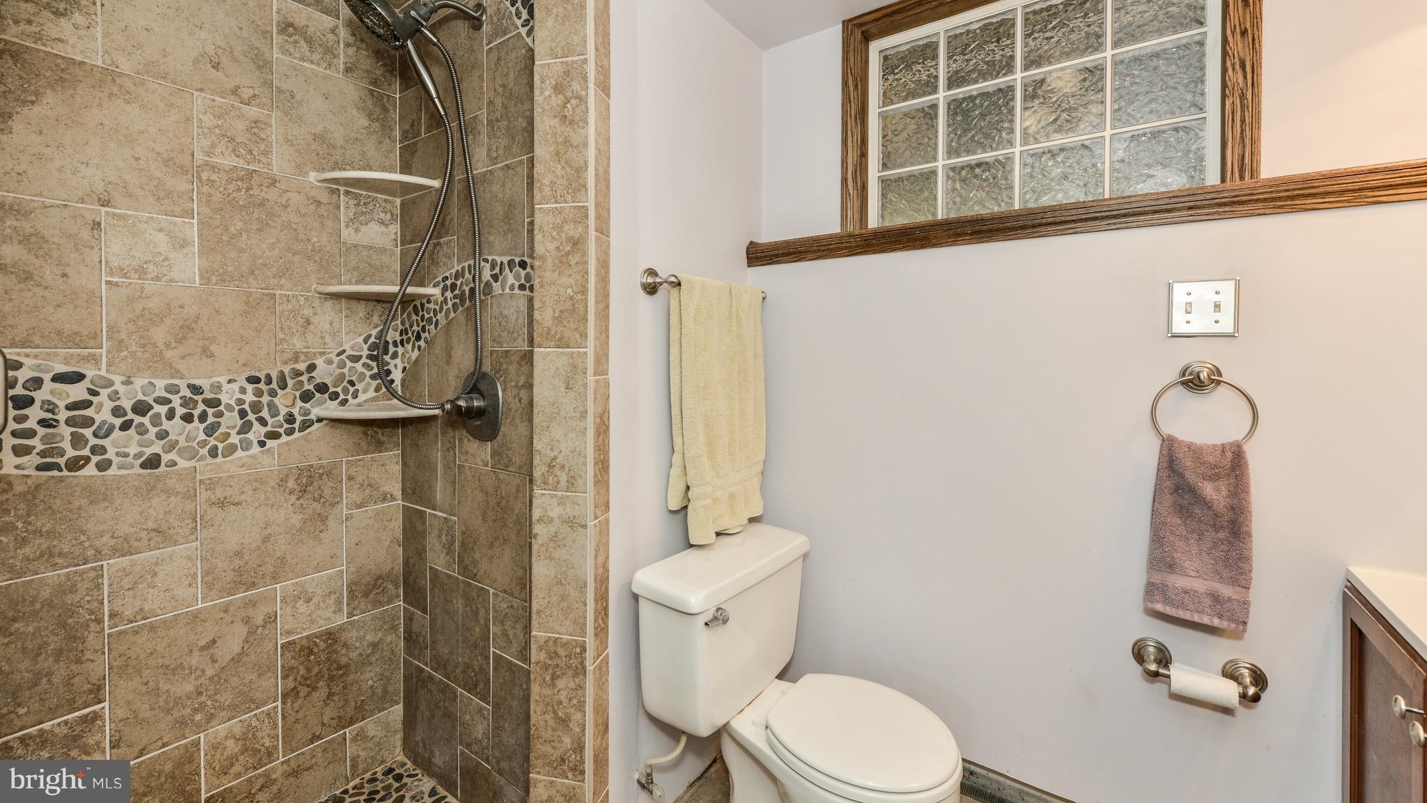 15142 Georgia Road Woodbridge, VA 22191 - Photo 6 of 30 Bath 2