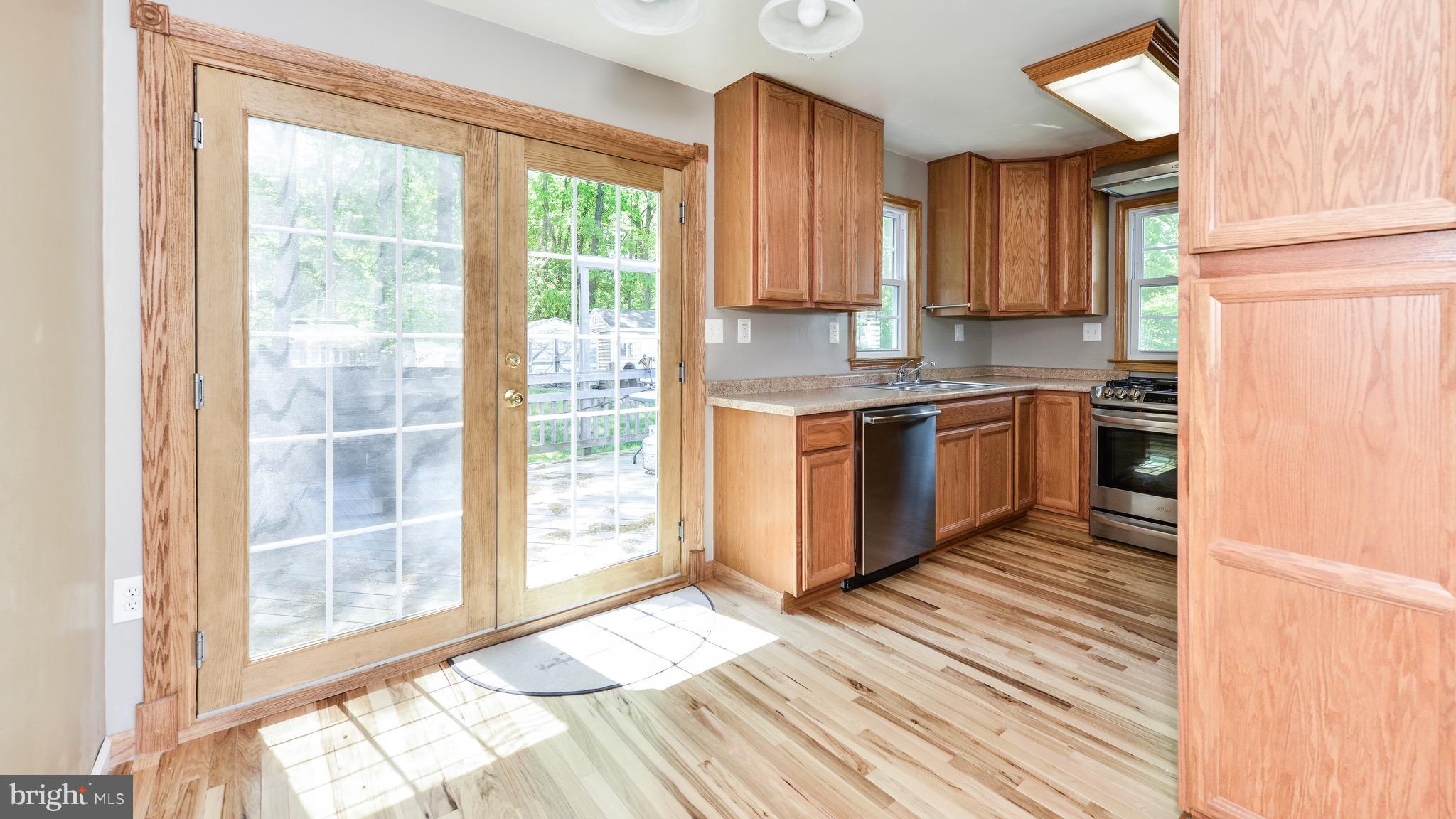 15142 Georgia Road Woodbridge, VA 22191 - Photo 8 of 30 Kitchen