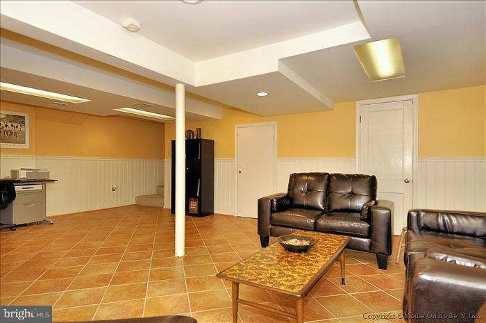 119 Indian Spring Drive Silver Spring, MD 20901 - Photo 5 of 11 a living room with furniture