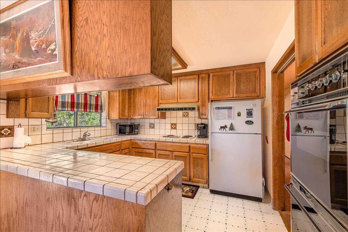 12706 Parsenn Road Truckee, CA 96161 - Photo 7 of 21 Kitchen