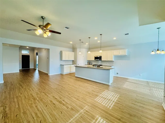 $2,000 | 13018 Laura Lake Drive, Willis, TX 77318