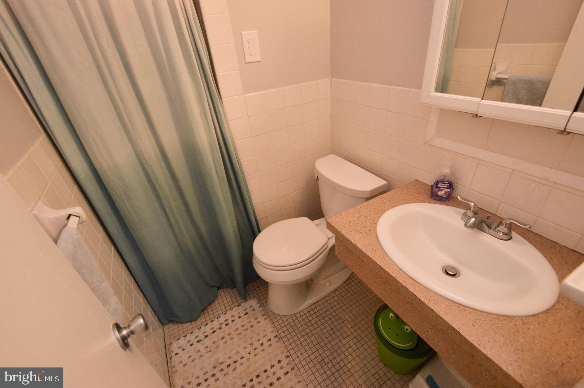 417 Oak Valley Road Media, PA 19063 - Photo 16 of 19 Full Bath