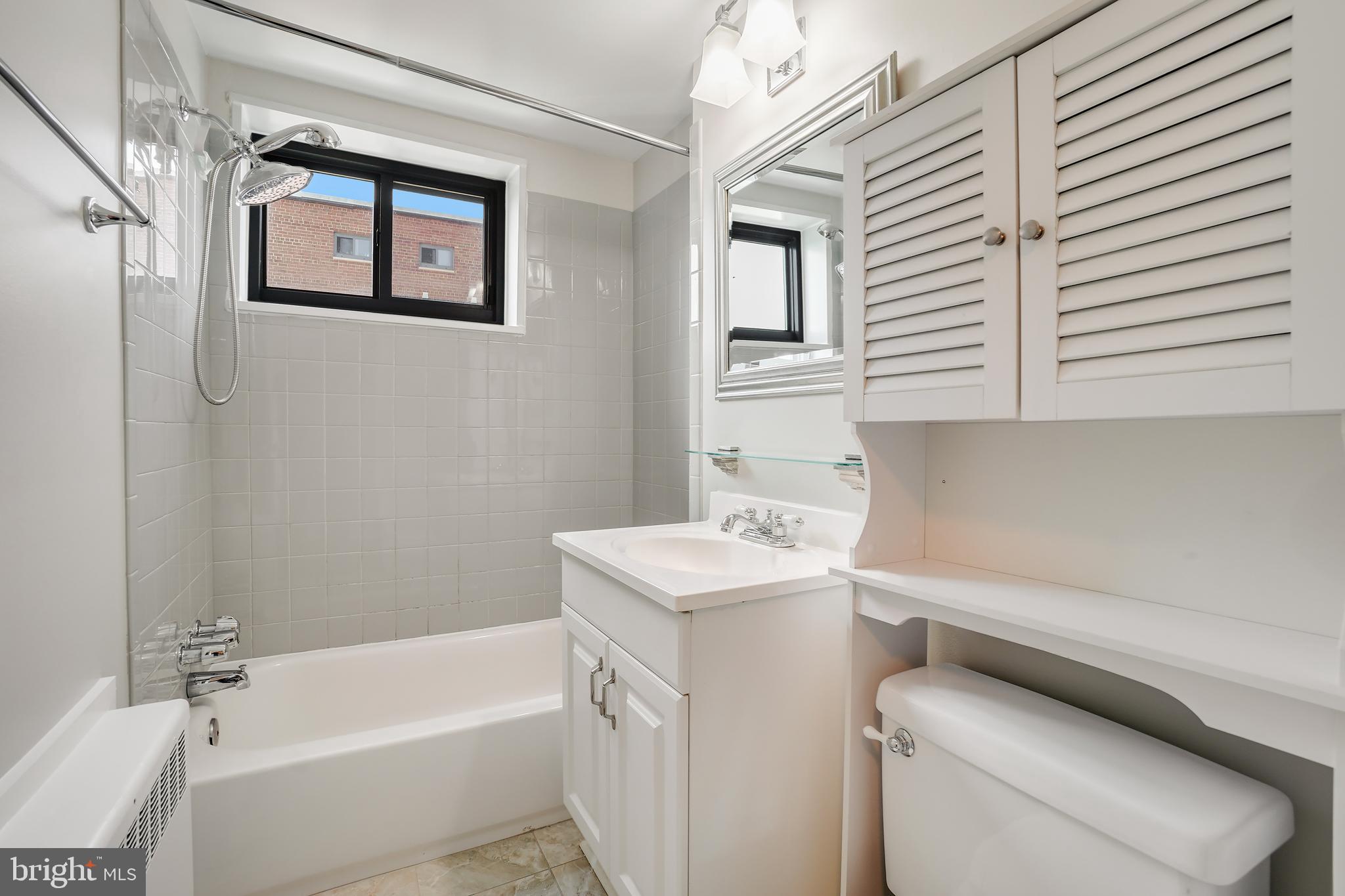 1200 South Arlington Ridge Road, Unit 618 Arlington, VA 22202 - Photo 9 of 17 a bathroom with a sink a toilet and a bathtub