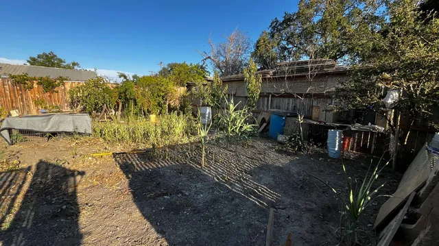a view of a house with backyard and sitting area