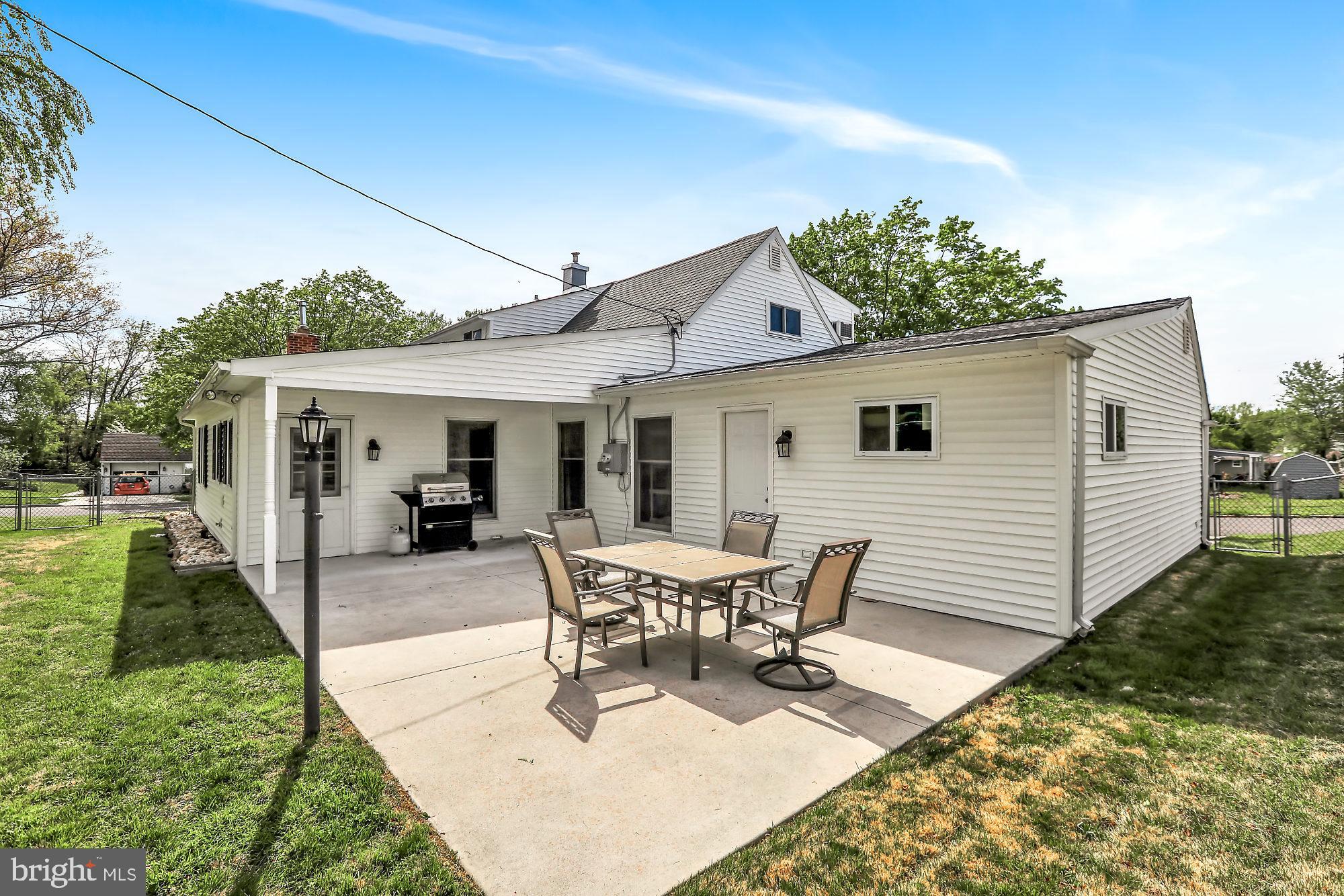 2 Thistle Road Levittown, PA 19056 - Photo 20 of 23 Rear Patio