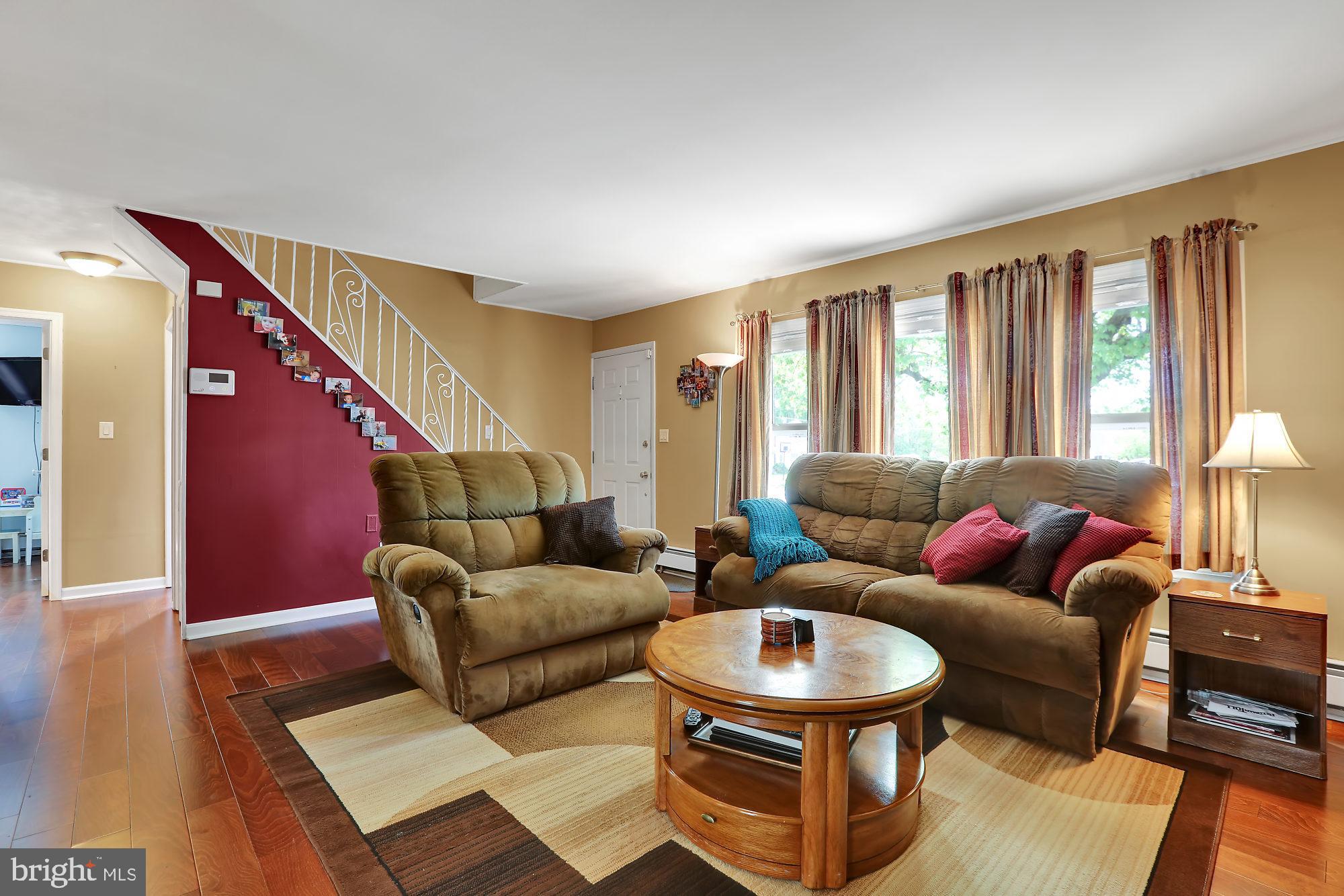 2 Thistle Road Levittown, PA 19056 - Photo 3 of 23 Living Room