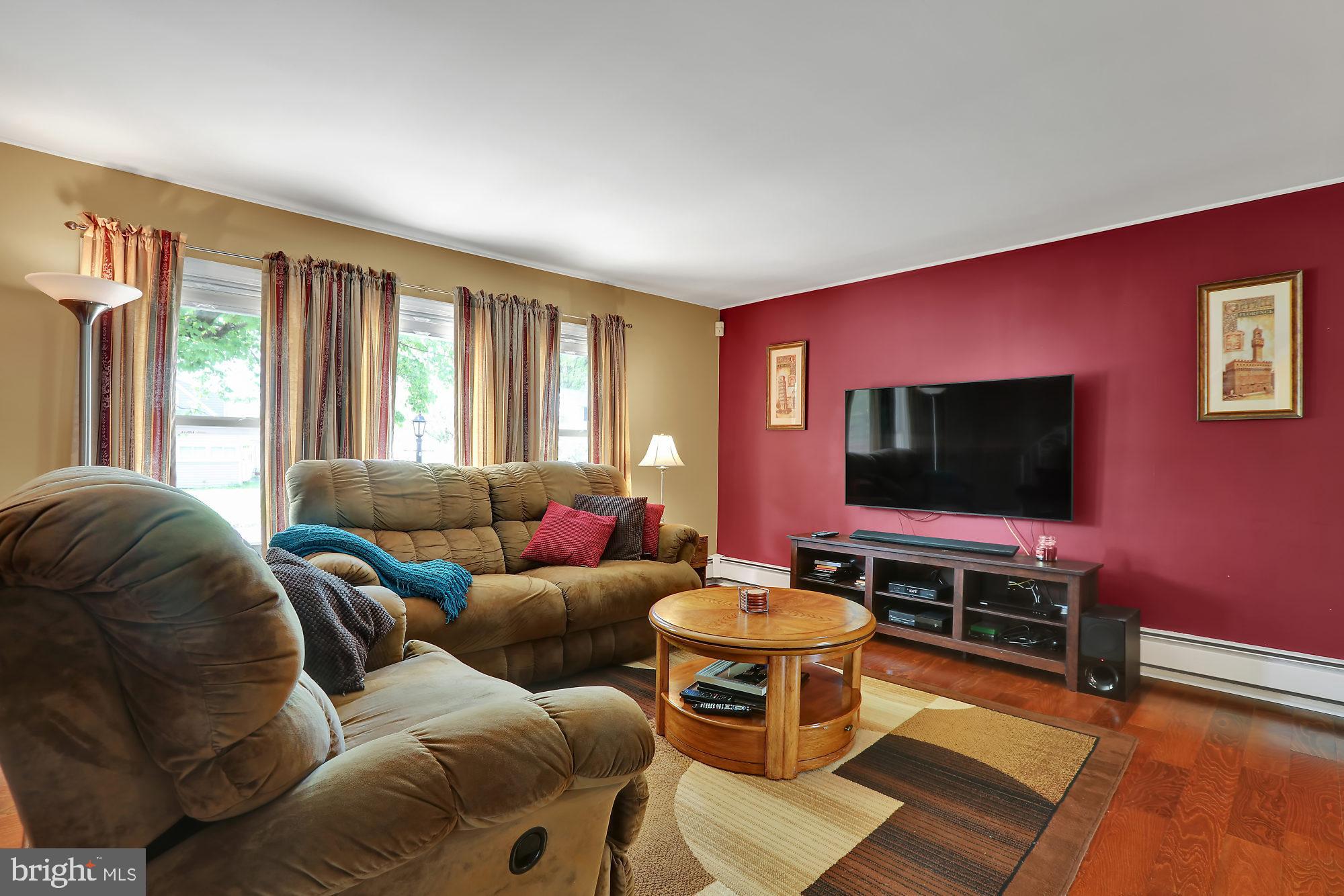 2 Thistle Road Levittown, PA 19056 - Photo 4 of 23