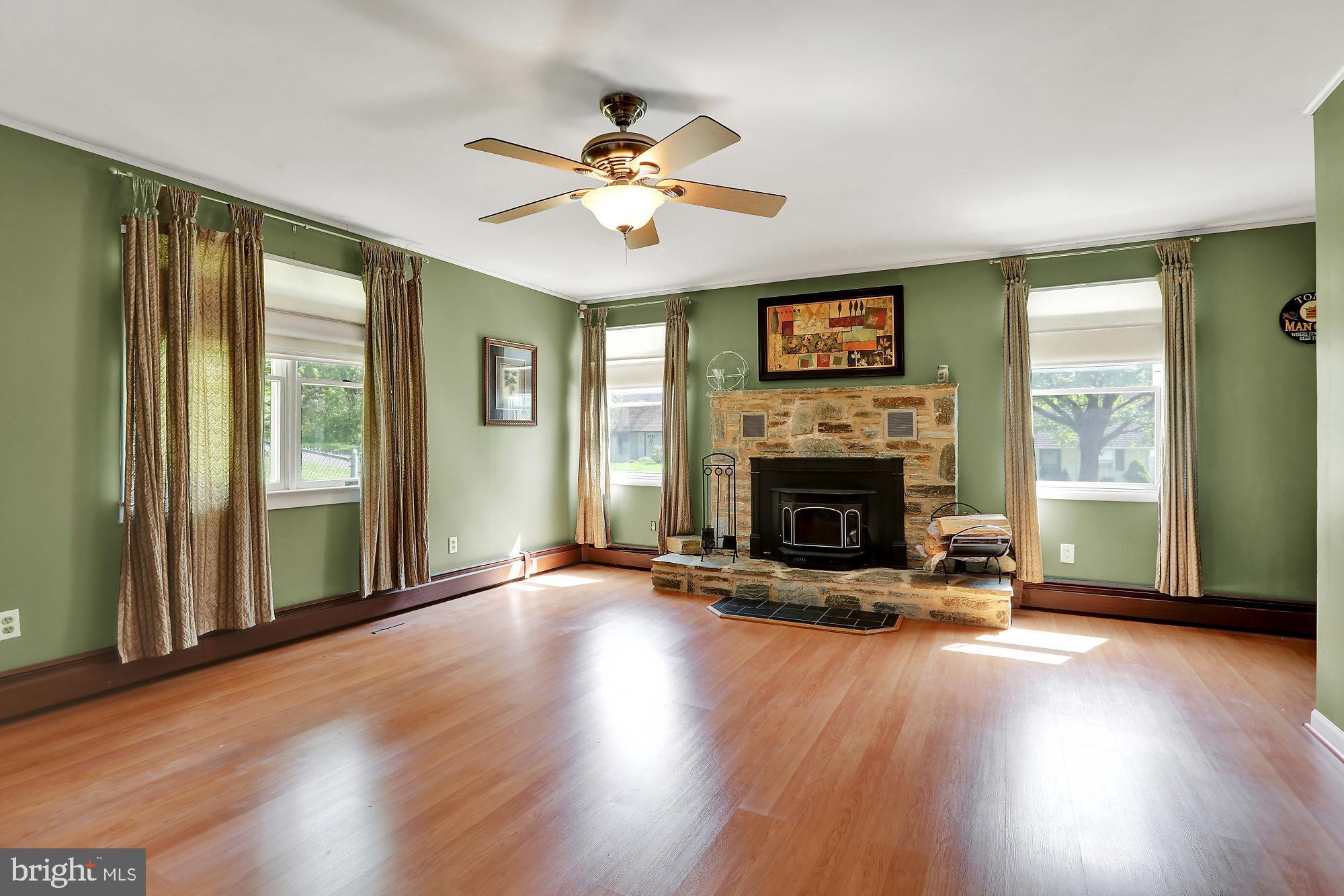2 Thistle Road Levittown, PA 19056 - Photo 10 of 23 Family Room