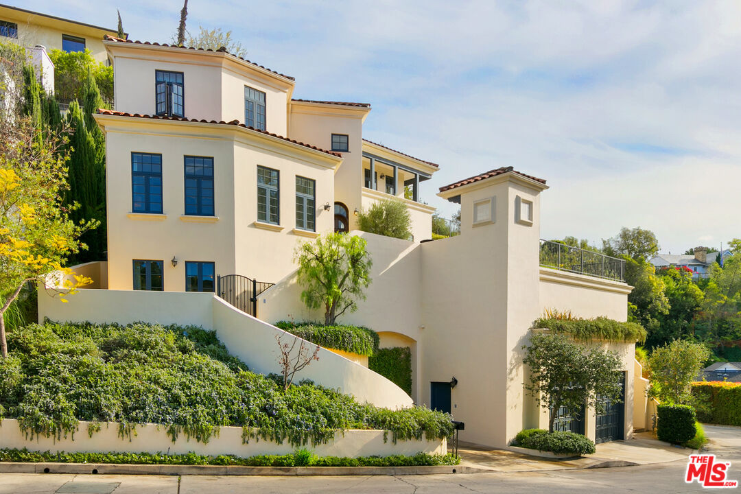 1658 Lindacrest Drive Beverly Hills, CA 90210 - Photo 1 of 29