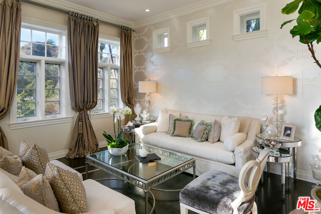 1658 Lindacrest Drive Beverly Hills, CA 90210 - Photo 11 of 29