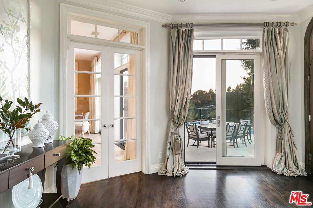 1658 Lindacrest Drive Beverly Hills, CA 90210 - Photo 14 of 29