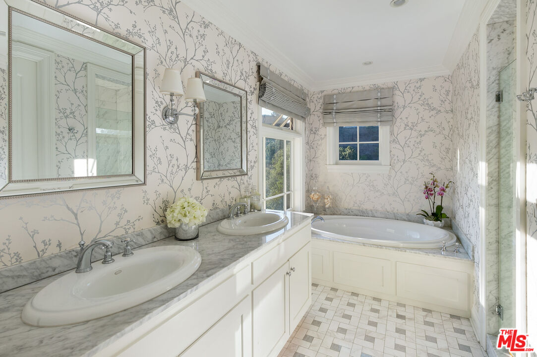 1658 Lindacrest Drive Beverly Hills, CA 90210 - Photo 19 of 29