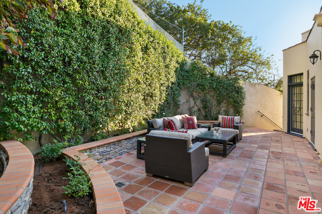 1658 Lindacrest Drive Beverly Hills, CA 90210 - Photo 24 of 29