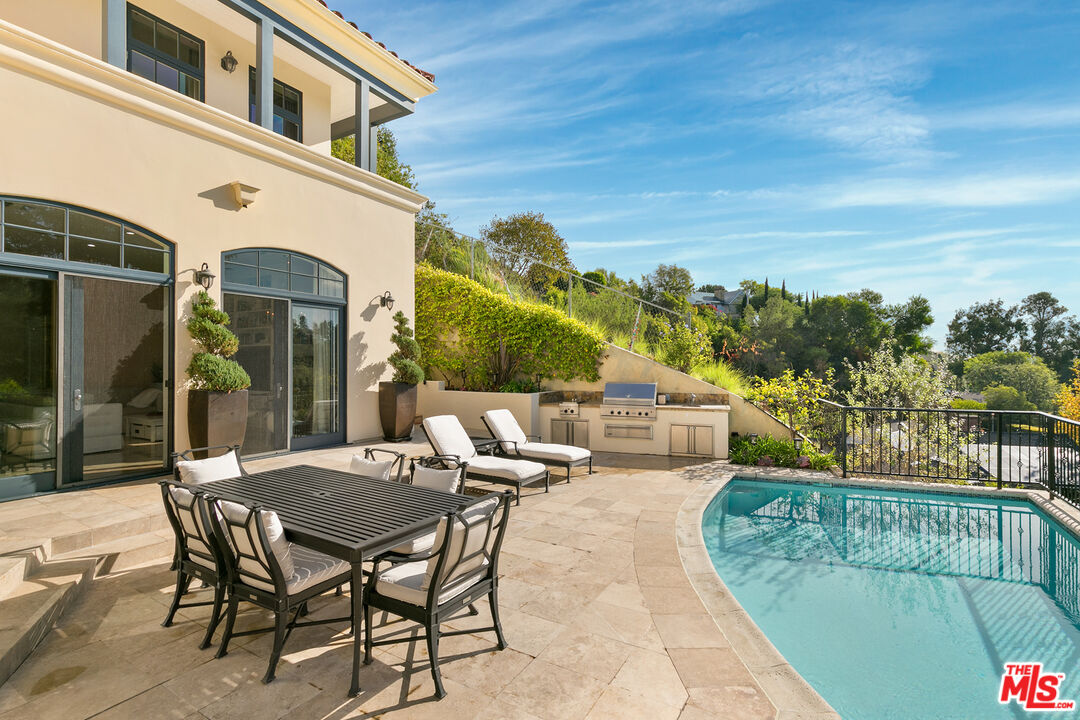 1658 Lindacrest Drive Beverly Hills, CA 90210 - Photo 3 of 29