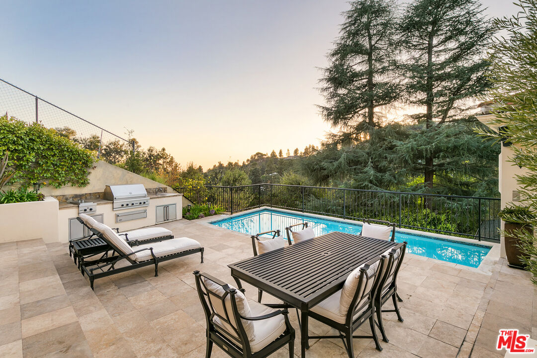 1658 Lindacrest Drive Beverly Hills, CA 90210 - Photo 5 of 29