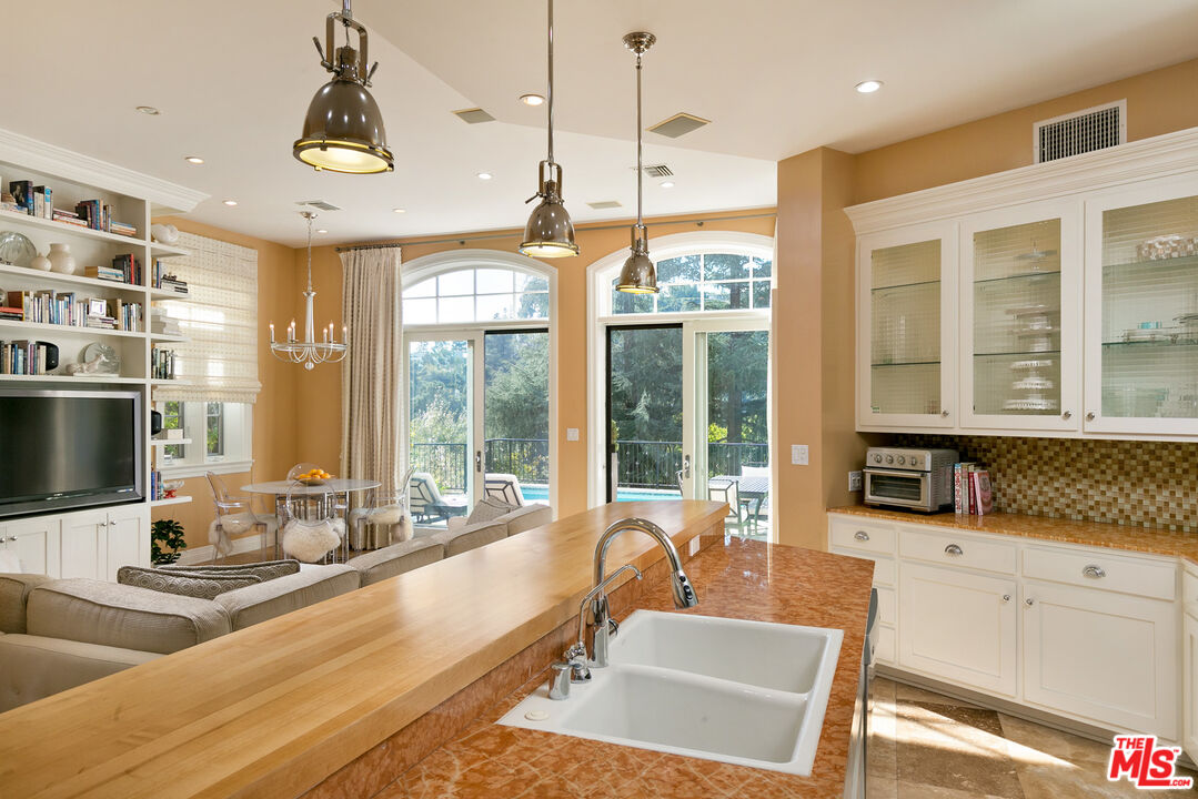 1658 Lindacrest Drive Beverly Hills, CA 90210 - Photo 6 of 29