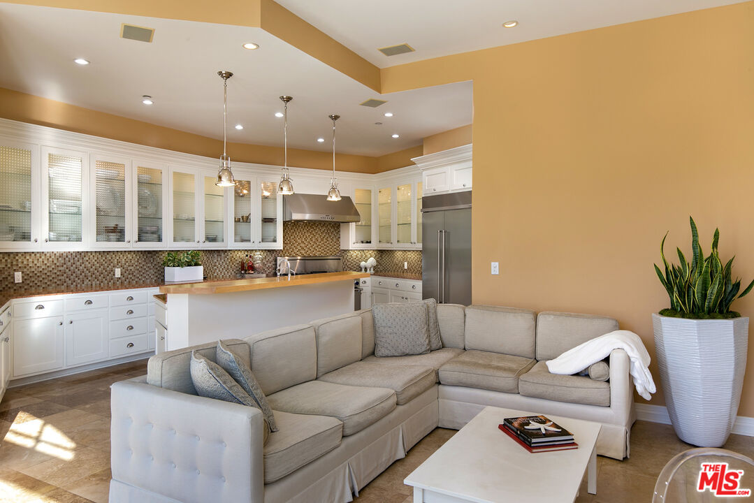 1658 Lindacrest Drive Beverly Hills, CA 90210 - Photo 7 of 29