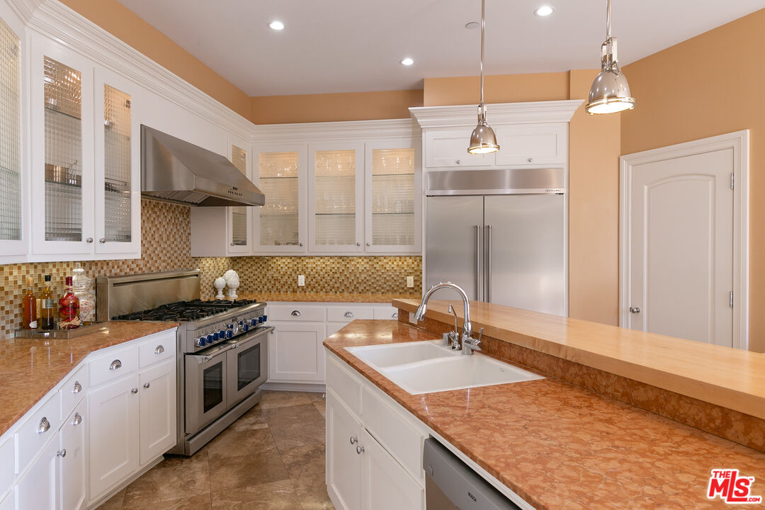 1658 Lindacrest Drive Beverly Hills, CA 90210 - Photo 8 of 29