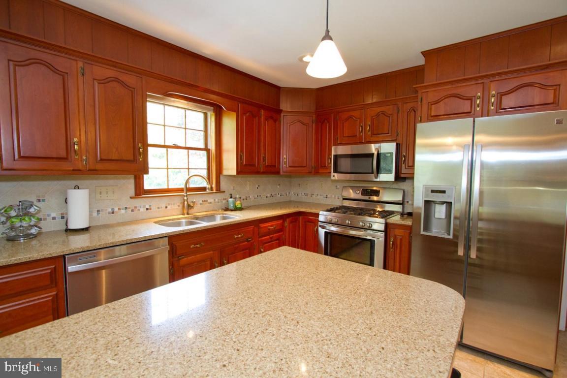 2924 Brookfield Road Lancaster, PA 17601 - Photo 16 of 60