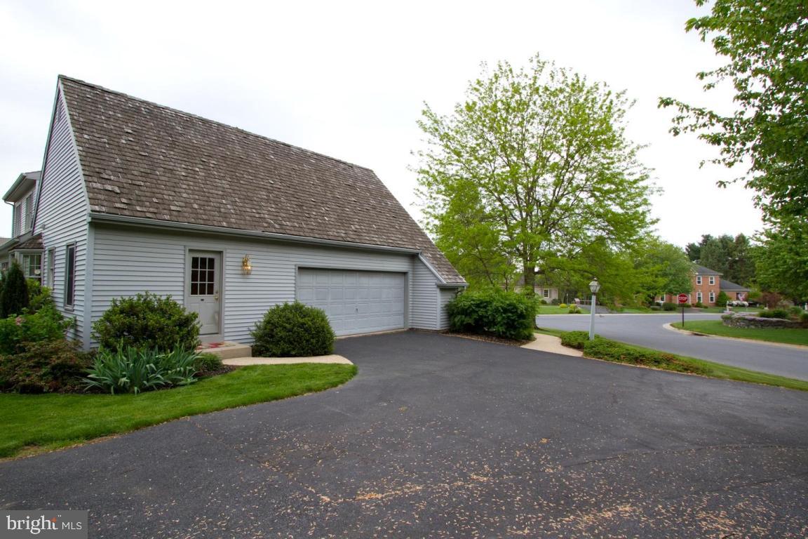 2924 Brookfield Road Lancaster, PA 17601 - Photo 3 of 60
