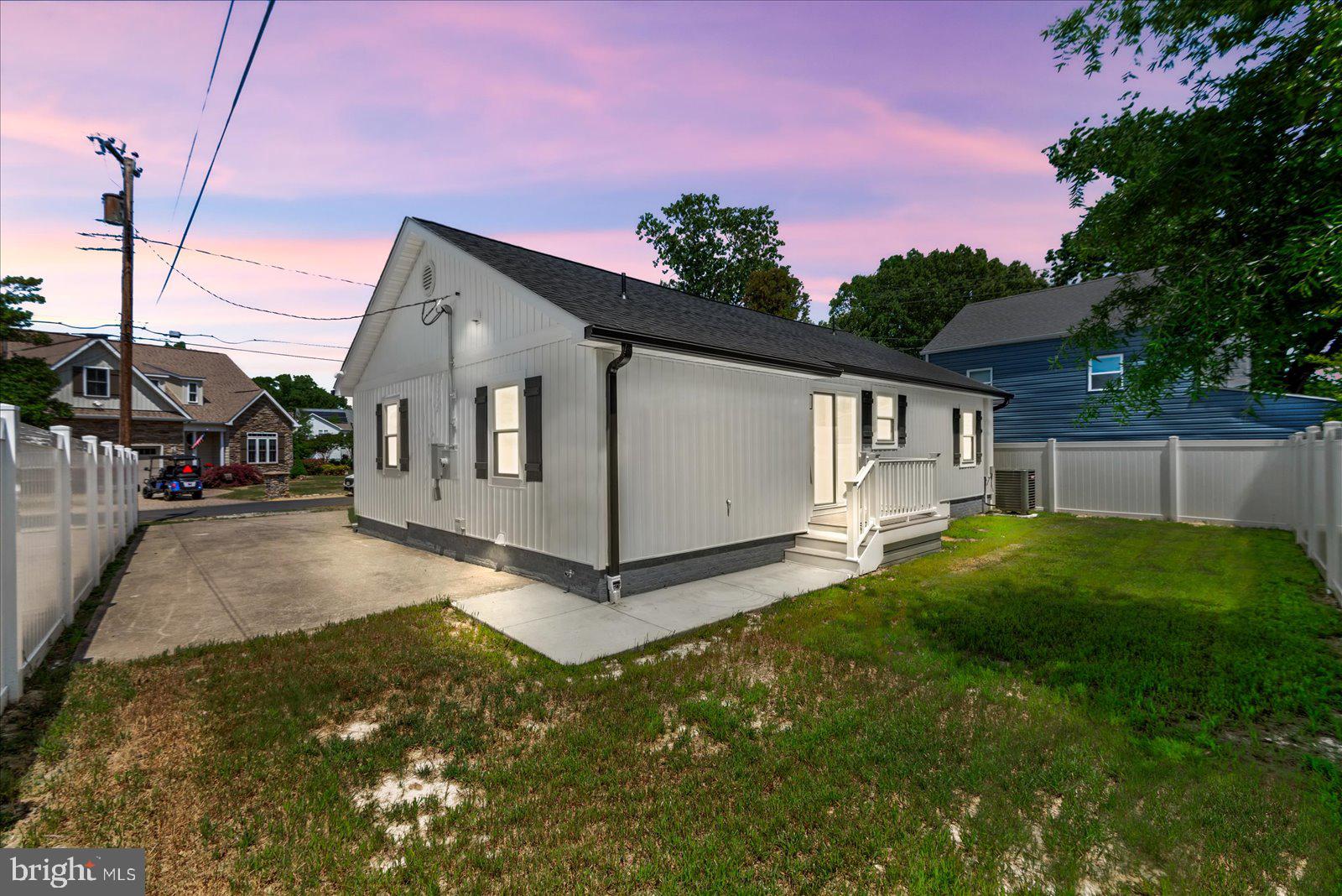 408 Wirt Street Colonial Beach, VA 22443 - Photo 5 of 46 Charming home with inviting curb appeal.