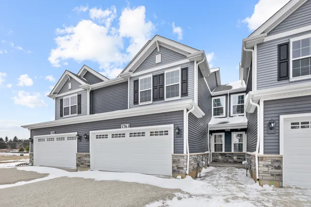 $2,795 | 1763 Baler Avenue, Aurora, IL 60503