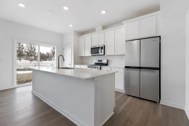 $2,795 | 1763 Baler Avenue, Aurora, IL 60503