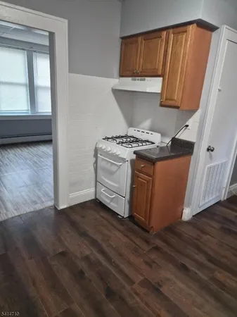 $1,425 | 75 Center Street, Unit 5, Clifton, NJ 07011