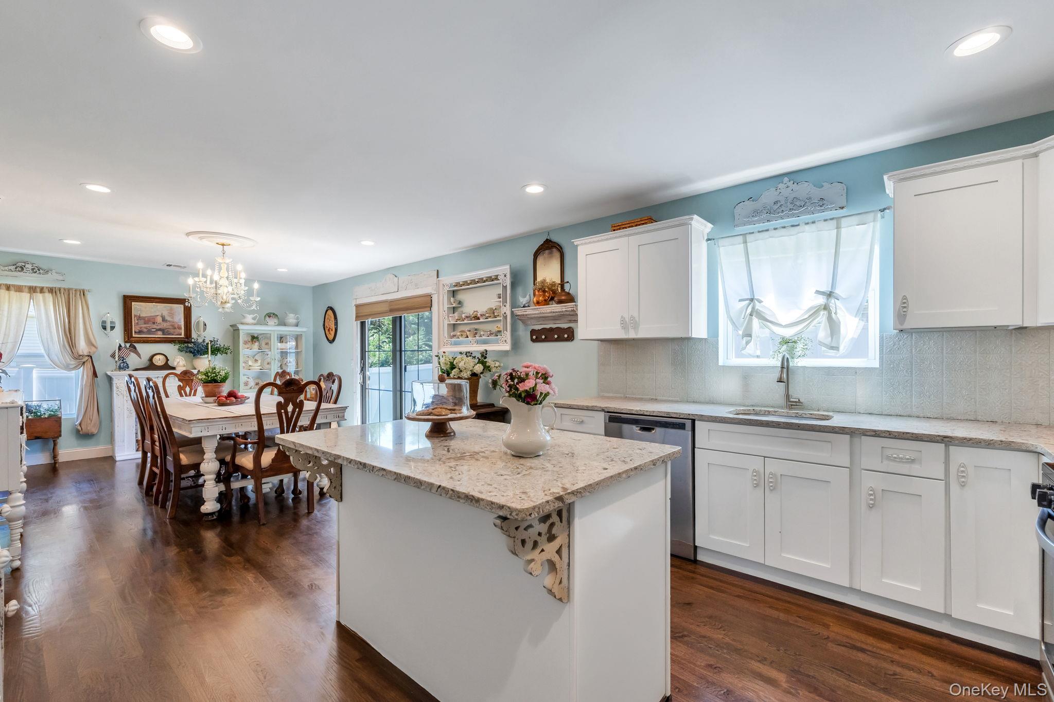17 Walnut Road Kings Park, NY 11754 - Photo 7 of 34