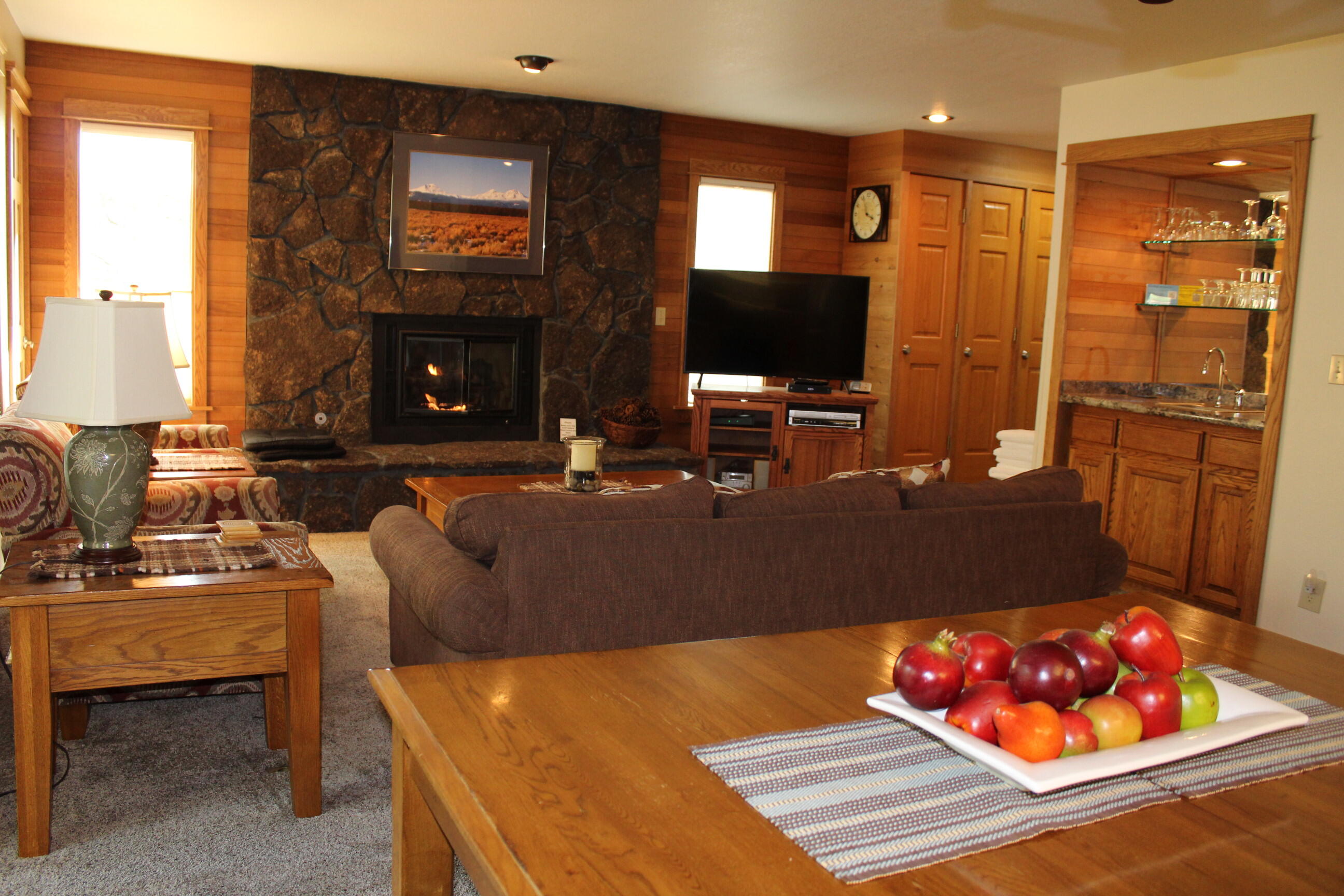 57307 Beaver Ridge Loop, Unit 7A Sunriver, OR 97707 - Photo 9 of 28 9-fireplace-R7