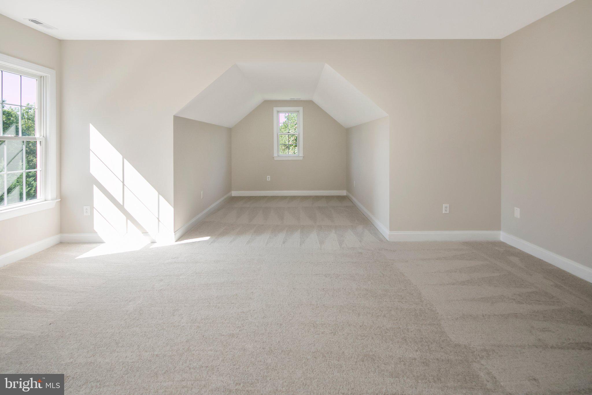 10917 Powell Road Thurmont, MD 21788 - Photo 22 of 47 Primary Bedroom Sitting Area