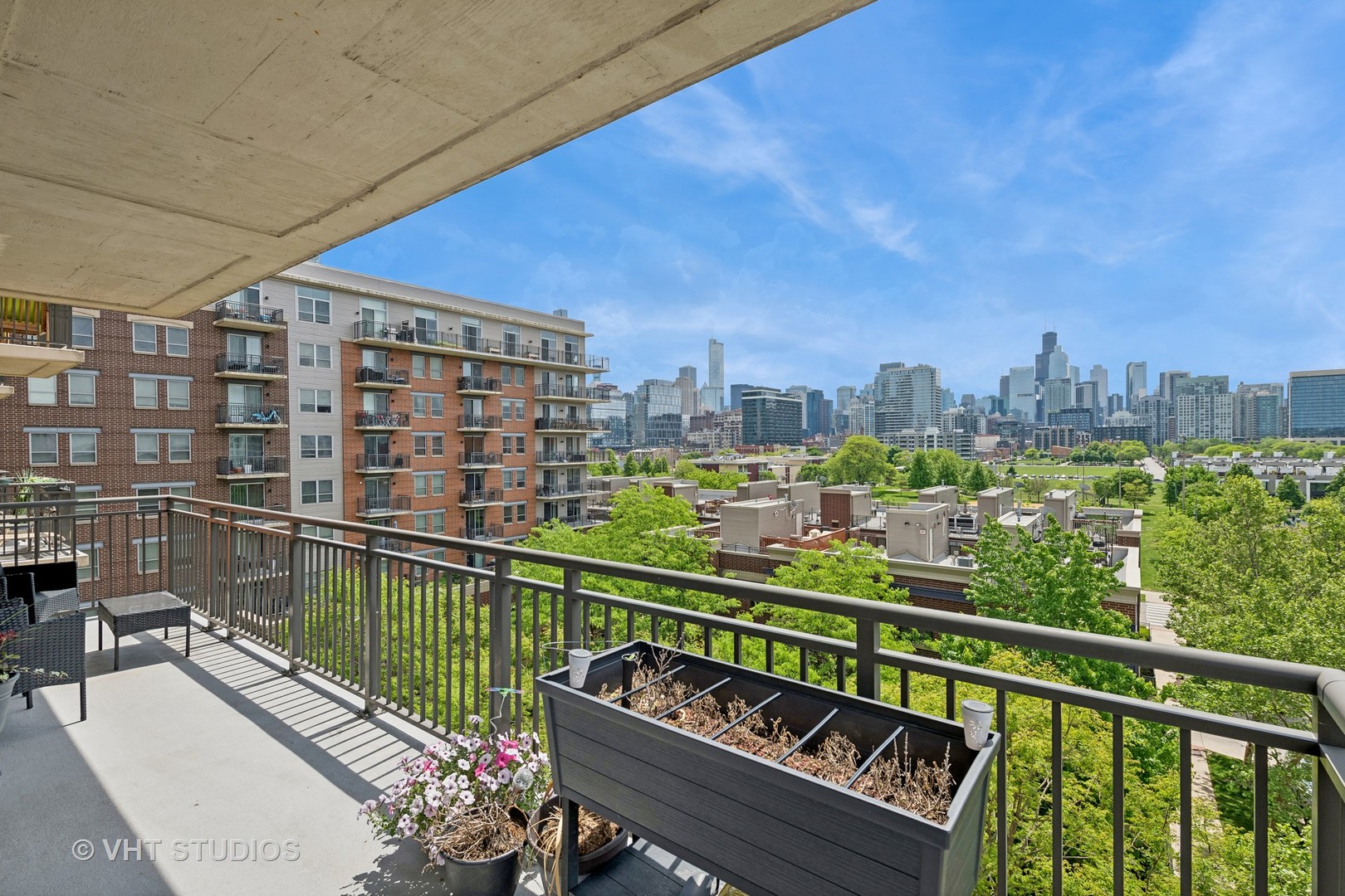 437 West Division Street, Unit 618 Chicago, IL 60610 - Photo 13 of 17 a view of a balcony with city view