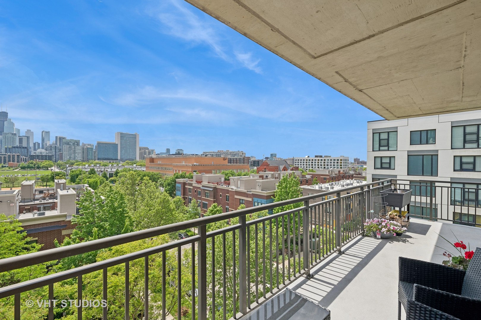 437 West Division Street, Unit 618 Chicago, IL 60610 - Photo 14 of 17 a view of a balcony with city view
