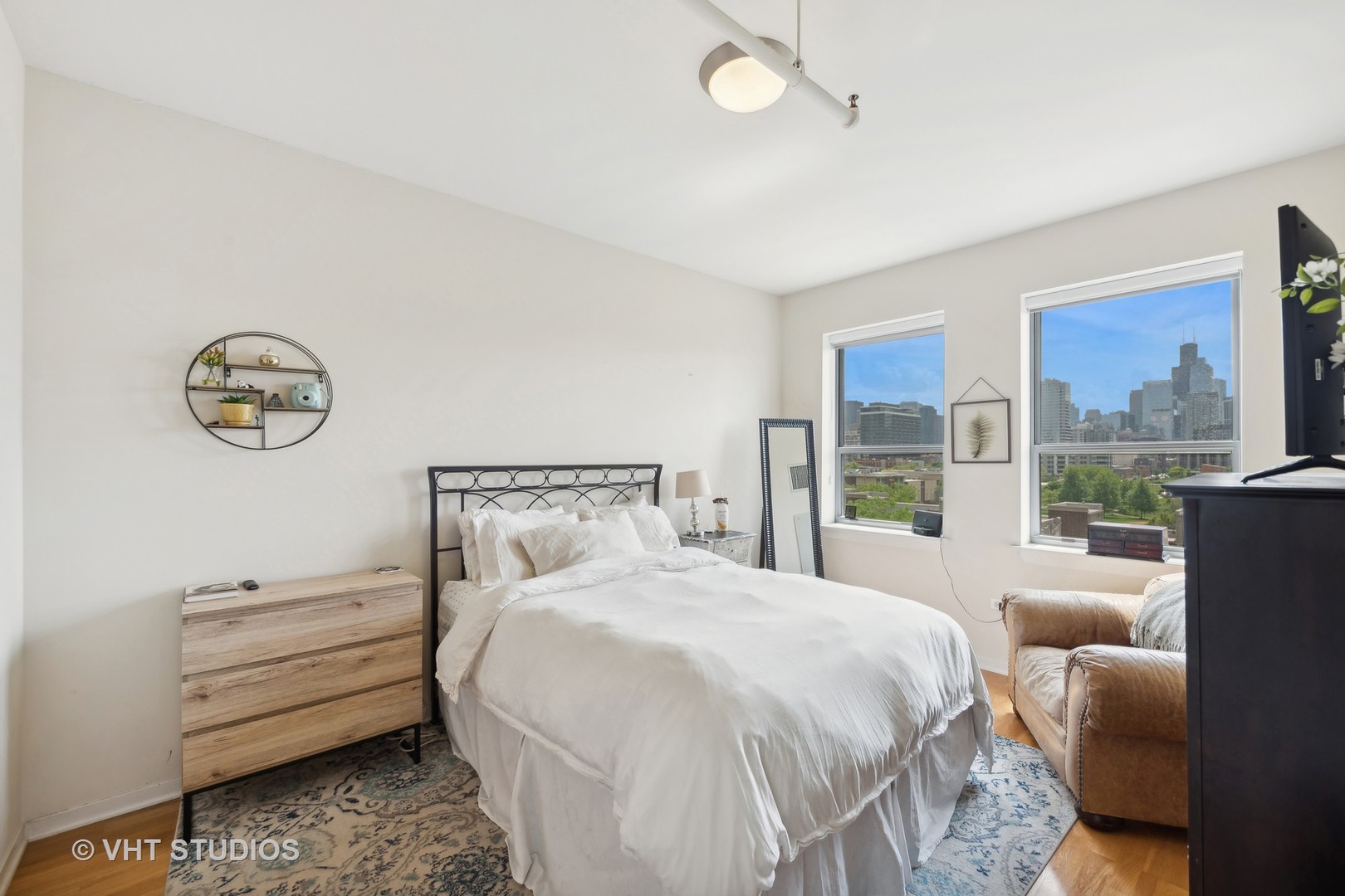437 West Division Street, Unit 618 Chicago, IL 60610 - Photo 7 of 17 a bedroom with bed and a large window