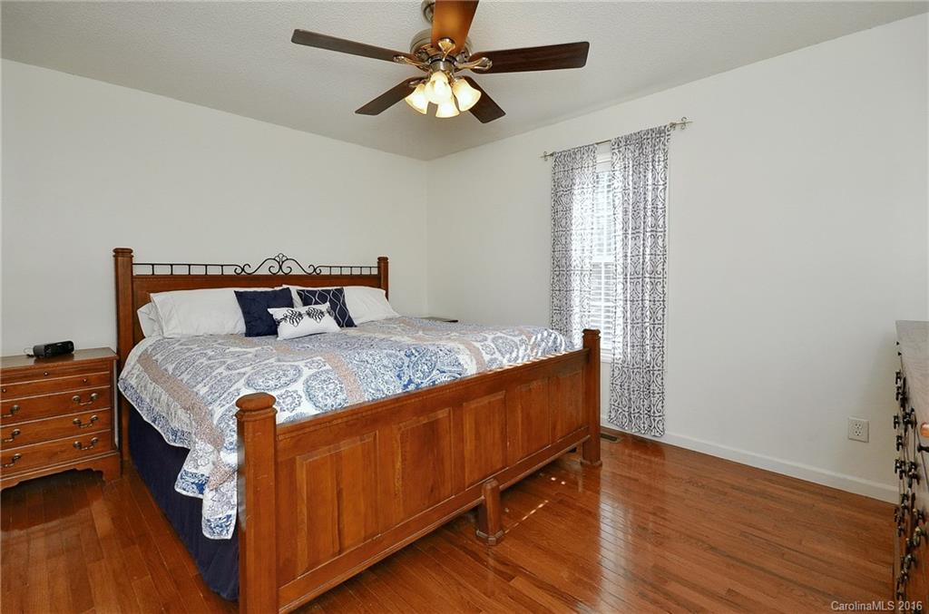 4 Barclay Road Candler, NC 28715 - Photo 8 of 17 Gallery Image 8