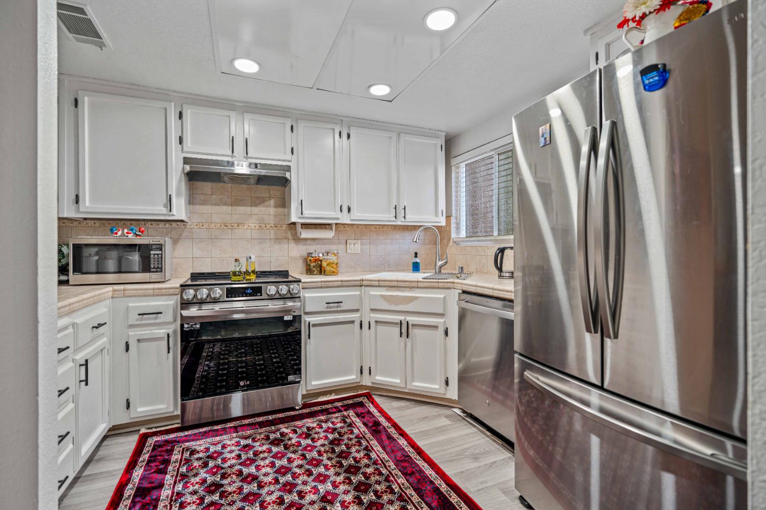 4009 Dale Road, Unit E Modesto, CA 95356 - Photo 4 of 26