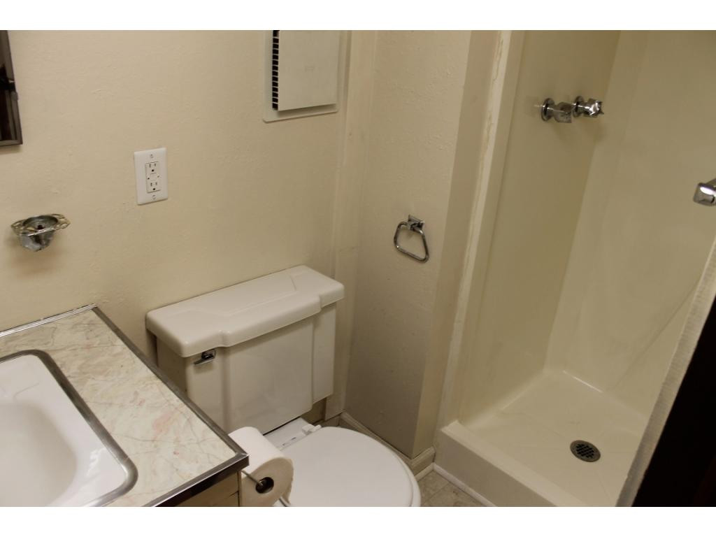 104 Crossway Road Bristol, VA 24201 - Photo 17 of 27 Photo 17